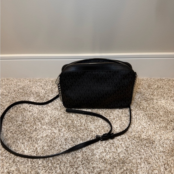 Michael Kors cross body purse - Picture 4 of 10